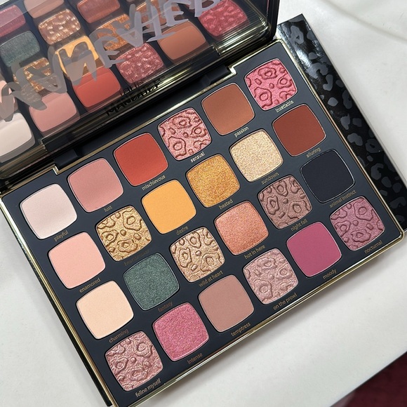 Tarte Maneater eyeshadow palette - Picture 3 of 3